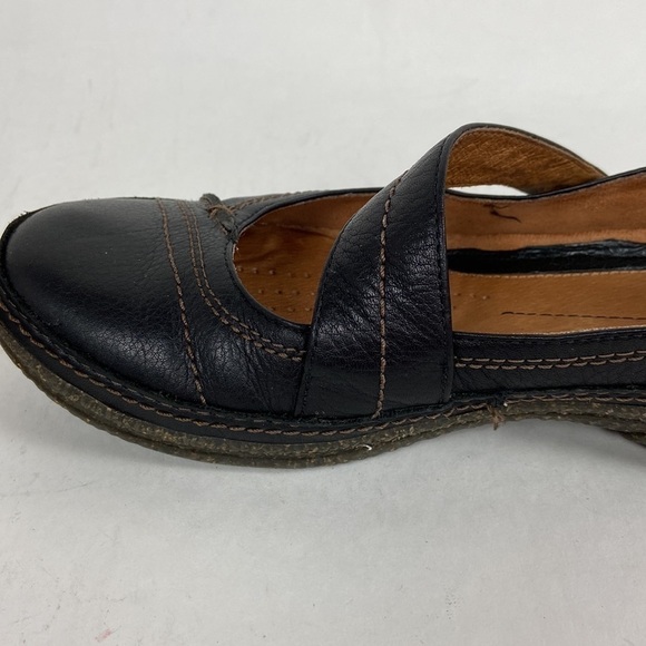 Clarks Genuine Leather SZ 8 Narrow Closed Toe Strap Slip On Comfort Loafer Shoes - Picture 5 of 16